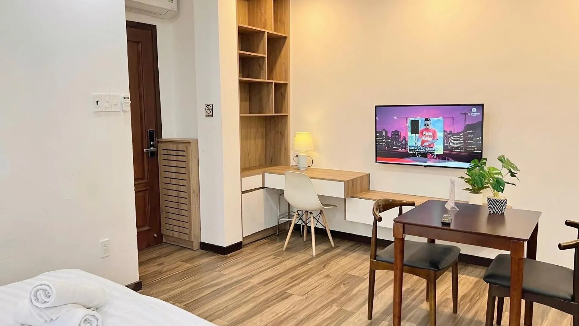 Riversidehome Nearairport/Netflix/Chill/Terrace Ho Chi Minh City Apartment