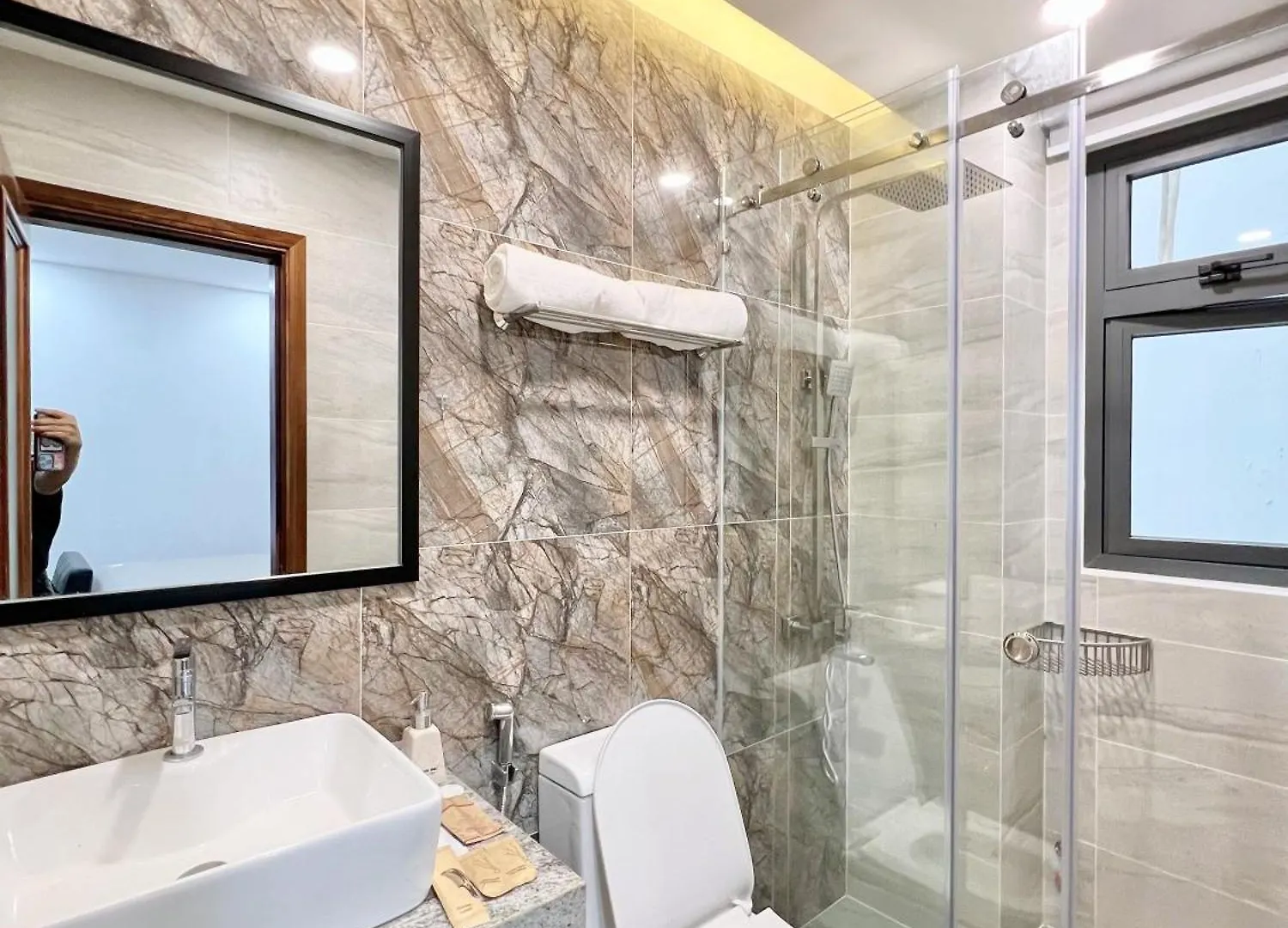 Riversidehome Nearairport/Netflix/Chill/Terrace Ho Chi Minh City 0*,  Vietnam